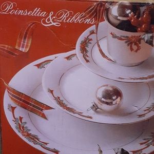 16 pc. Porcelain holiday dinnerware sets 4